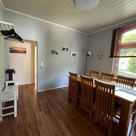 Obernahmer Apartament *